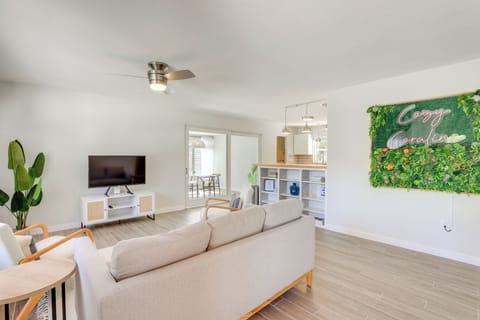 Sarasota Vacation Rental | 3BR | 1BA | 1 Step to Enter | 1,000 Sq Ft