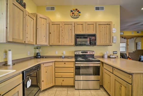 Kitchen | Equipped w/ Cooking Basics