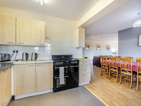 Kitchen | Heritage Wharf, Heritage Marina, near Congleton