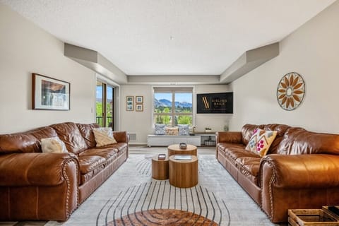 Living room with walkout access to the balcony, and a Smart TV to wind down after a day filled with activities on a comfortable couch.