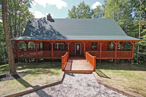 Front Entrance of Maple Ridge Lodge