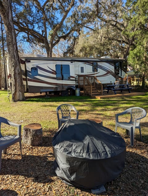 41' 5th wheel RV with deck