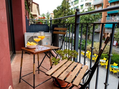 Plant, Table, Outdoor Table, Building, Flower, Window, Flowerpot, Wood, Outdoor Furniture, Interior Design