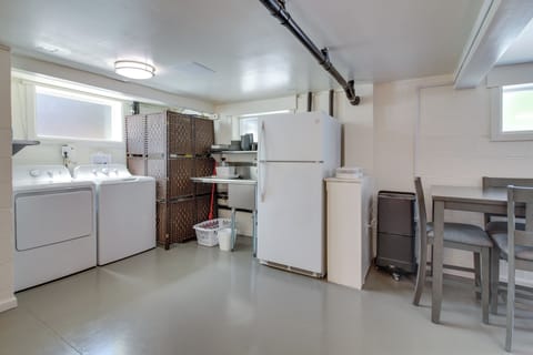 Kitchenette | Washer & Dryer | Dining Table