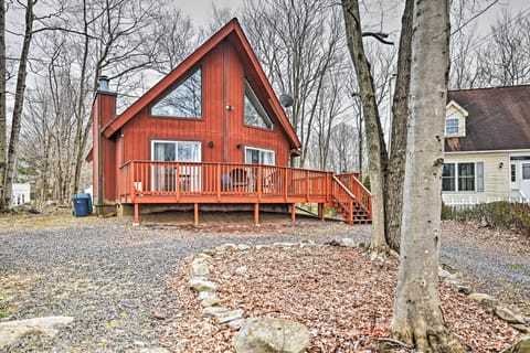 Tobyhanna Vacation Rental | 3BR | 2BA | 1,086 Sq Ft | Stairs Required