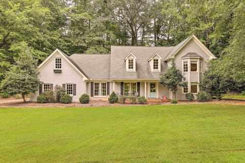 Athens Vacation Rental | 4BR | 3.5BA | 2,850 Sq Ft | 3 Steps to Enter