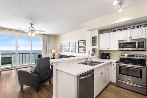 Open plan Gulf-front living/dining/kitchen