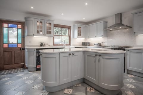 Pendeilo Villa - 5 Bedroom Holiday Home - Amroth (12047)