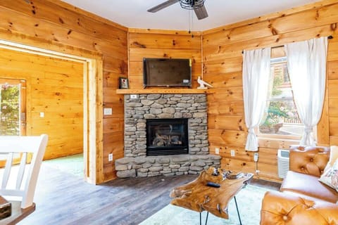 We love this part of the cabin - always a favorite spot of ours!