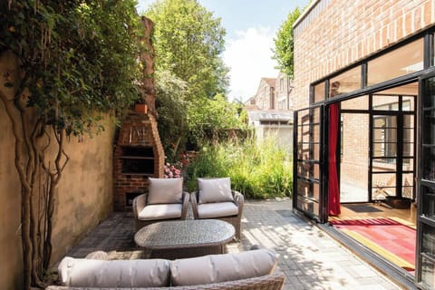 Enjoy al fresco dining and relaxation in this lush garden retreat!