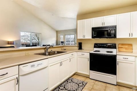 Open concept kitchen with a modern vibe