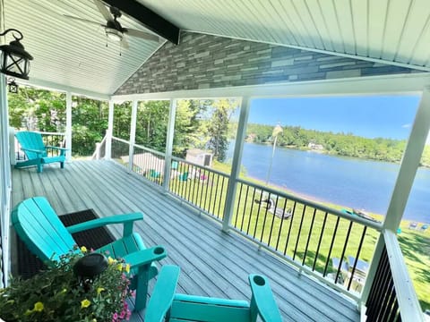 Enjoy views of the lake from your 2nd floor deck with ceiling fan
