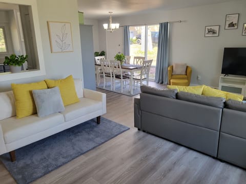  common area/entrance...renovated, clean and new!