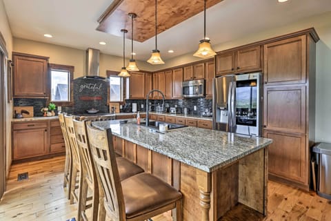 Kitchen | Gas Stove | Complimentary Spices | Cooking & Dining Basics