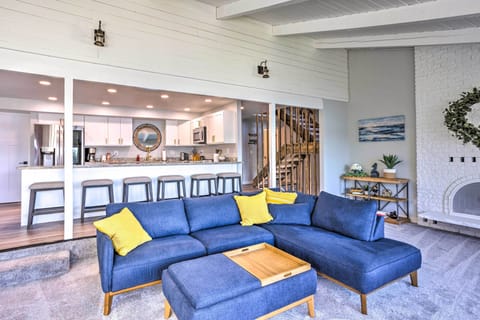 Living Room | Main Level | Air Conditioning | Fireplace