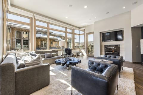 Furniture, Living Room, Room, Indoors, Couch