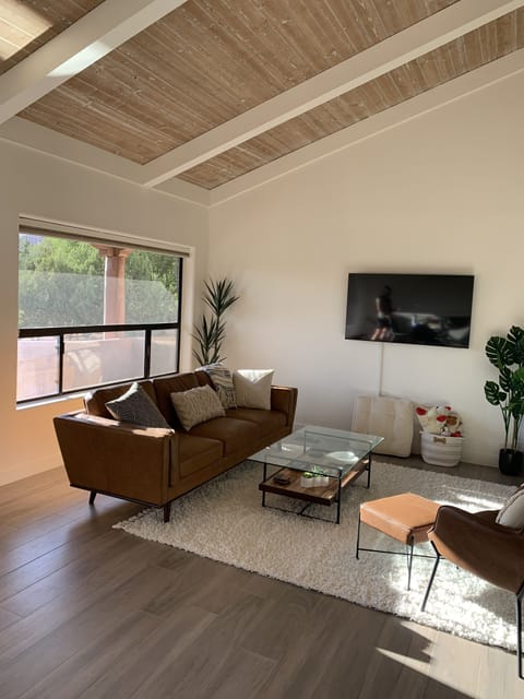 Light and bright living room 