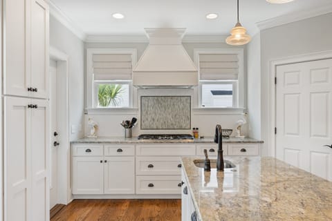 plenty of counter space 