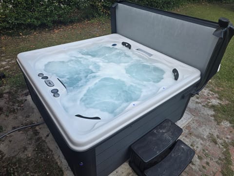 Have a relaxing evening in the hot tub