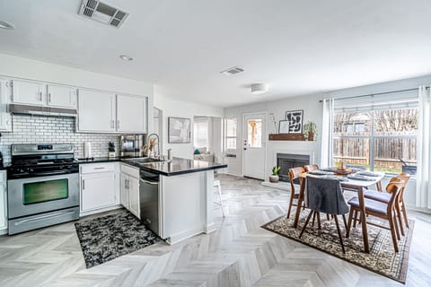 Spacious kitchen and dining space to entertain 10