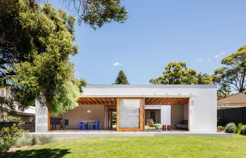 Spacious native garden with integrated indoor/outdoor living