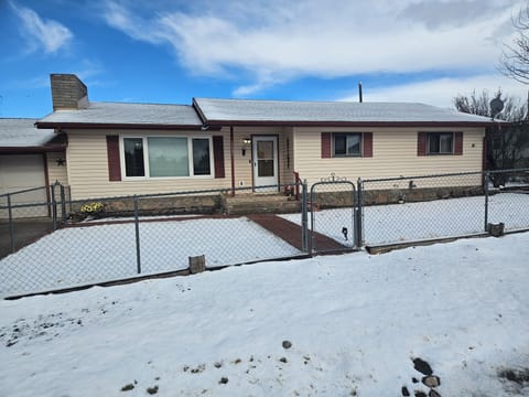 House on 1 acre fenced