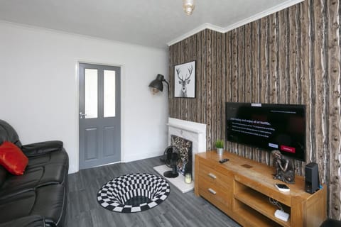 Lounge Sofas Smart TV Netflix