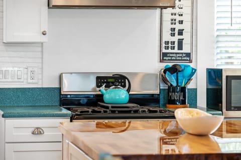 Fully equipped chef's kitchen