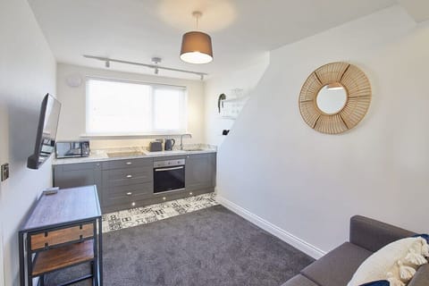 Apartment 4 @ Queens Court, Scarborough - Host & Stay