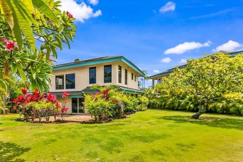 Hale Imaka has a Fabulous Backyard