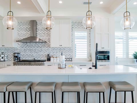 Kitchen - Breakfast Bar Seats Six