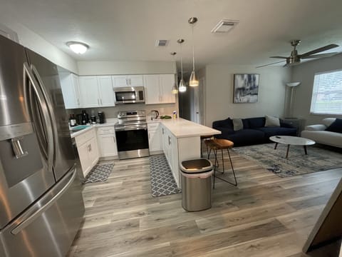 New Renovated House Near Everything House in Eatonville