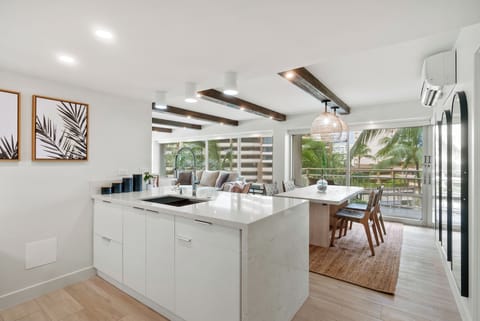 Full Kitchen with Oven, Cooktop, Refrigerator, Dishwasher, Coffe