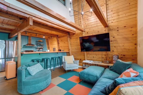Pinecrest Vacation Rental | 3BR | 2BA | Stairs Required | 1,400 Sq Ft