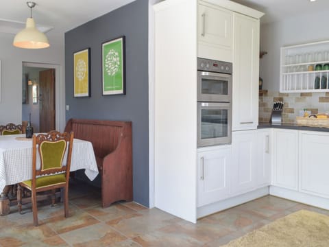 Kitchen/diner | Hafan Fach Cottage, Stackpole