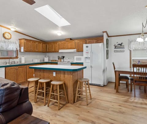 Full kitchen with island & breakfast nook, featuring all-new LVT flooring