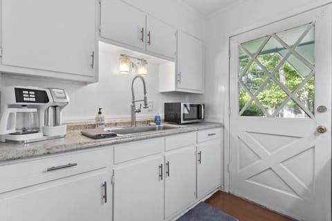 Fully stocked kitchen!