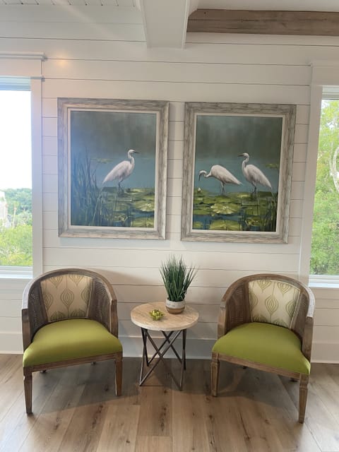 4th floor sitting area