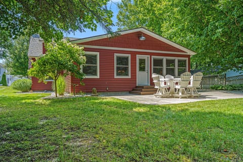 backyard entertainment area
