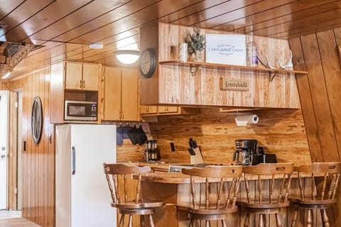 Kitchen area with 4 bar stool seats