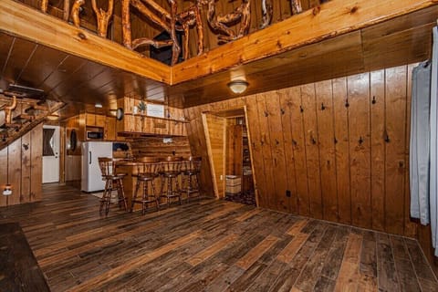 front entrance with ample space and hooks for all travel items and winter clothes