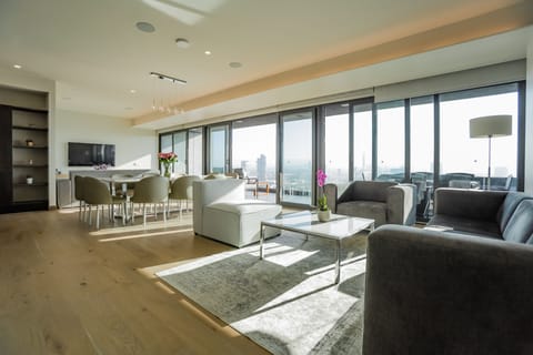Gorgeous living room / dining room area