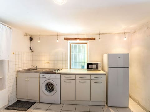 Building, Cabinetry, Property, Kitchen Sink, Sink, Plumbing Fixture, Countertop, Kitchen, Lighting