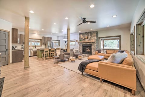 Living Room | Full Kitchen