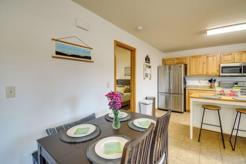 Dining Area | Dishes & Flatware Provided