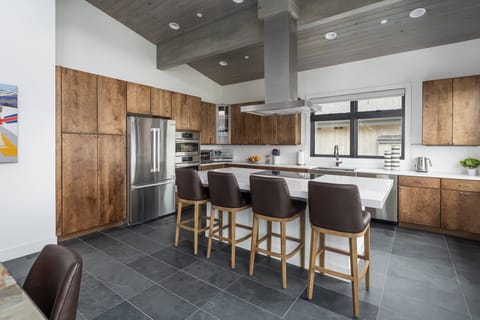 Open concept perfect for chatting with the chef in your group