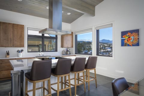 Seating for four at the breakfast bar