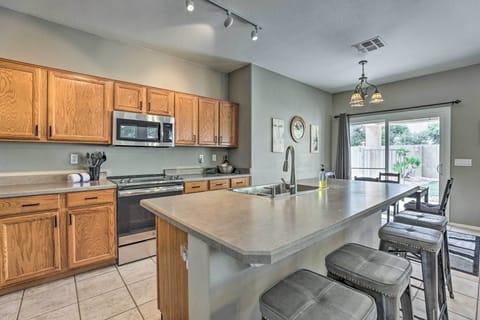 Kitchen | Coffee Maker | Blender | Dishware & Flatware