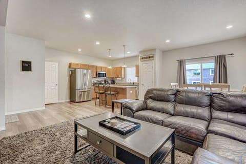 Good Vibes Only! Enjoy the indoor fireplace and gather on the spacious sectional!