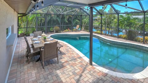 Gorgeous Poolside Oasis